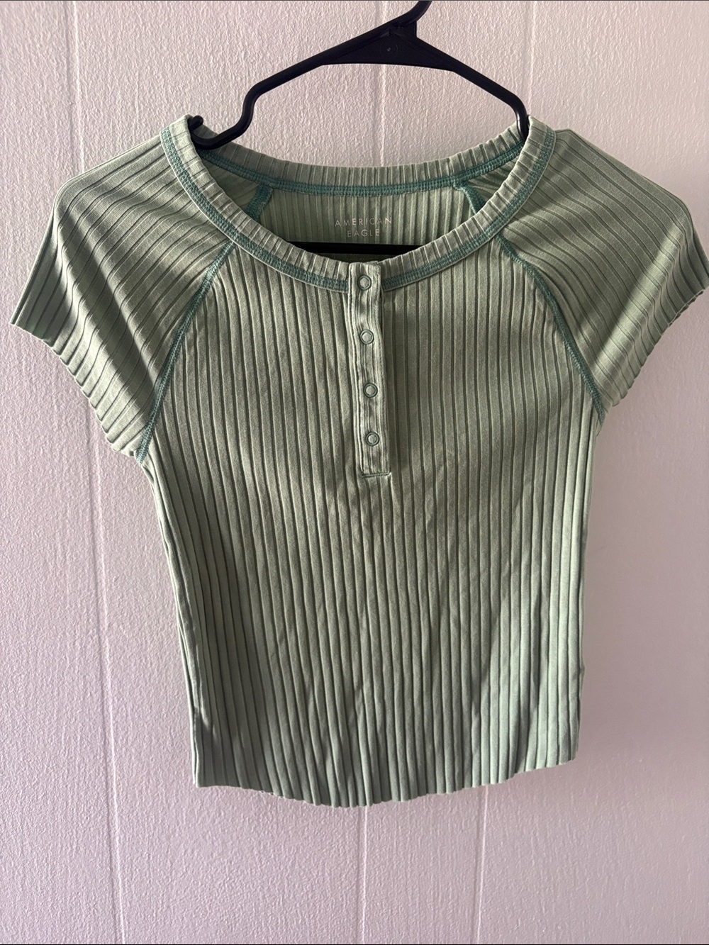 American Eagle Outfitters green ribbed short sleeve henley crop top